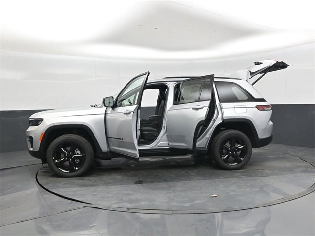 New 2025 Jeep Grand Cherokee Altitude image 47