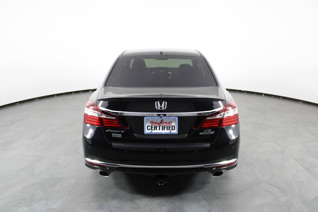 Used 2017 Honda Accord Touring image 10