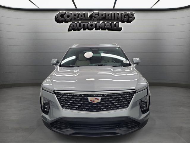 Used 2024 Cadillac XT4 Luxury w/ Cold Weather Package FWD image 4