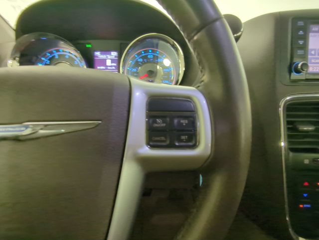 Used 2013 Chrysler Town & Country Touring FWD image 27