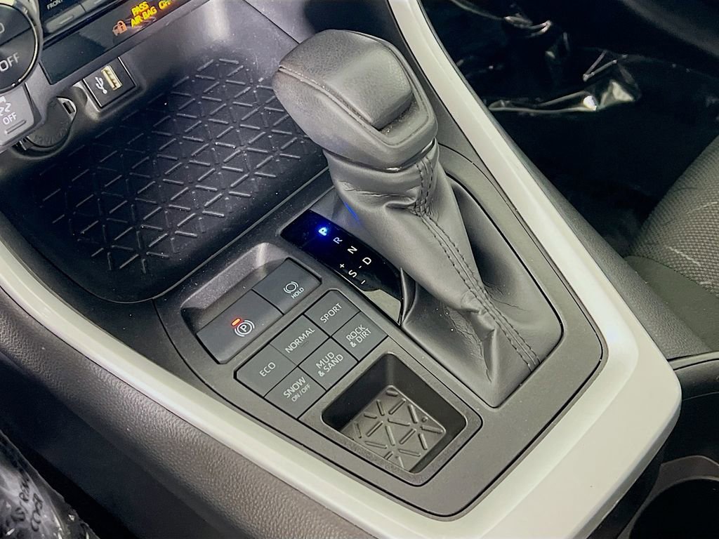 Certified 2025 Toyota RAV4 XLE AWD/4WD image 16