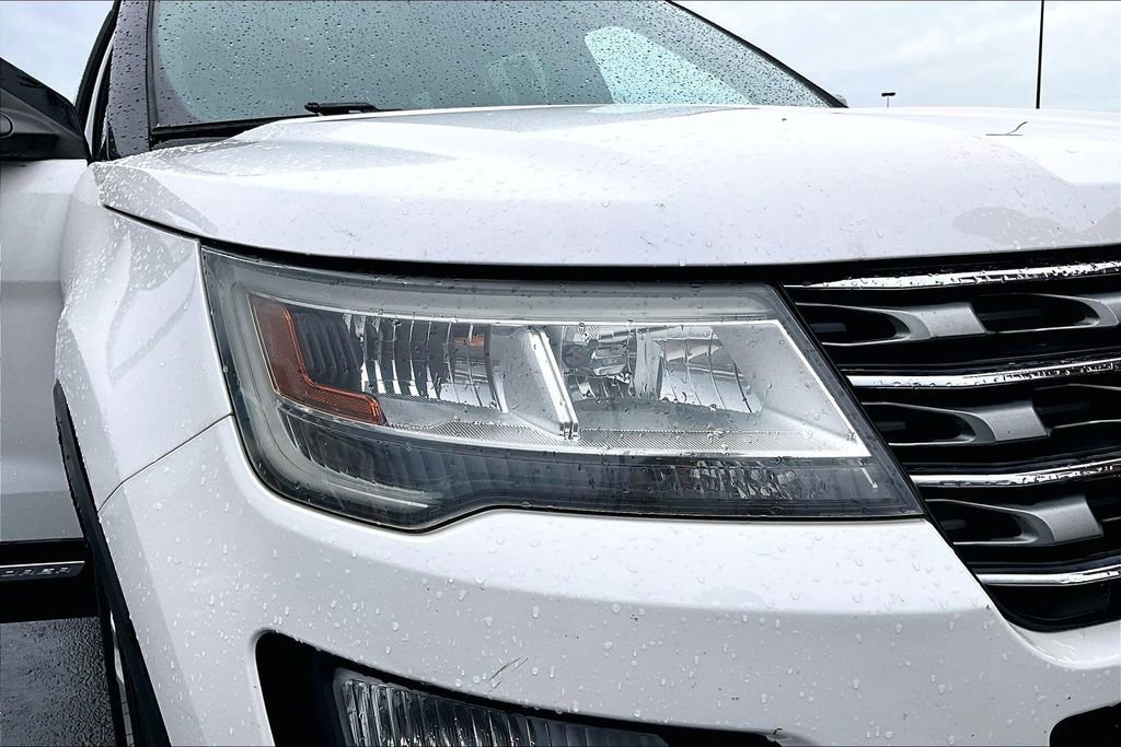 Used 2017 Ford Explorer XLT FWD image 30