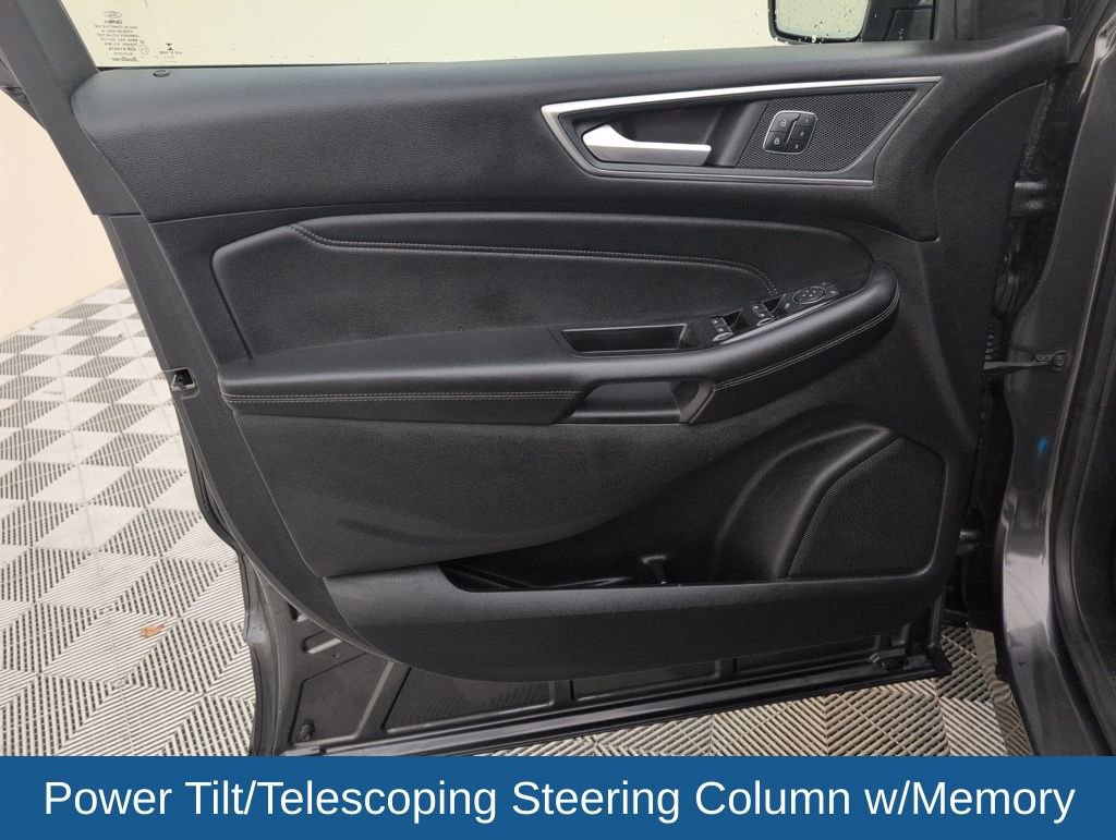 Used 2018 Ford Edge Titanium w/ Equipment Group 301A AWD/4WD image 31