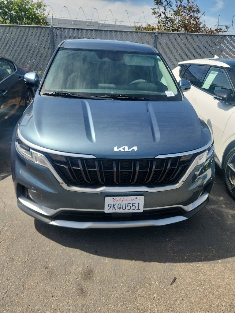 Used 2024 Kia Carnival EX FWD image 2