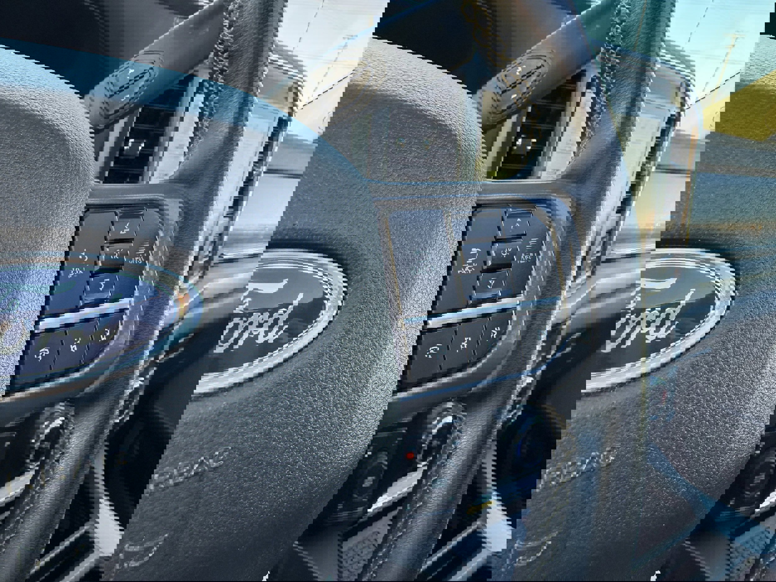 Used 2025 Ford F250 Lariat w/ Black Appearance Package image 18