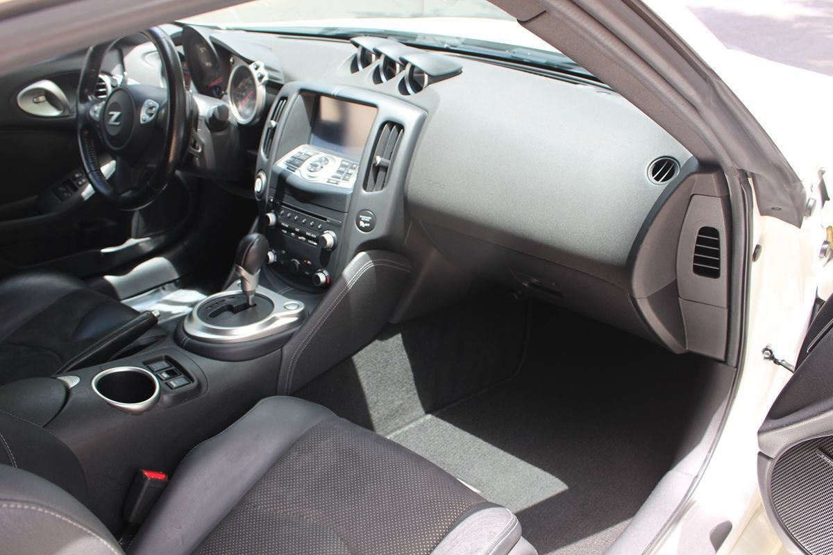 Used 2019 Nissan 370Z Touring Sport RWD image 11