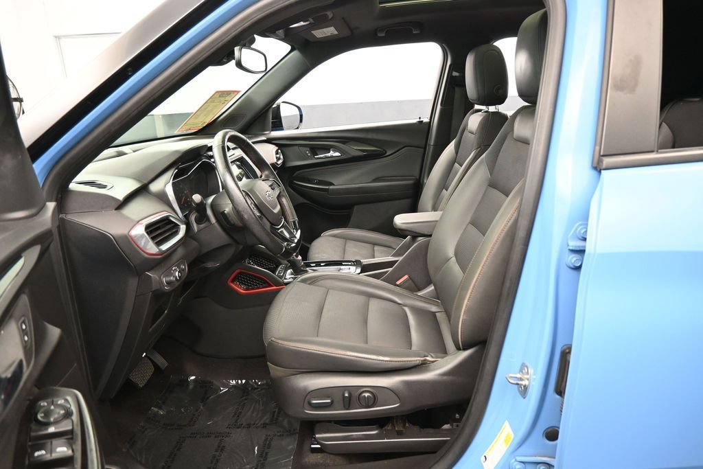 Used 2023 Chevrolet TrailBlazer RS w/ Sun and Liftgate Package FWD image 11