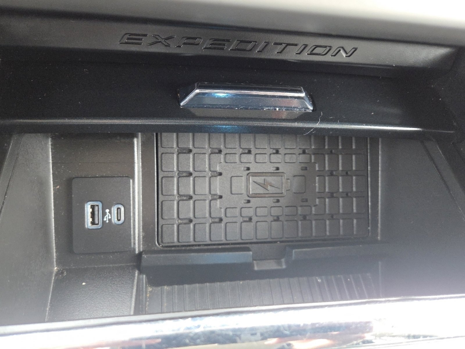 Used 2024 Ford Expedition XLT image 9