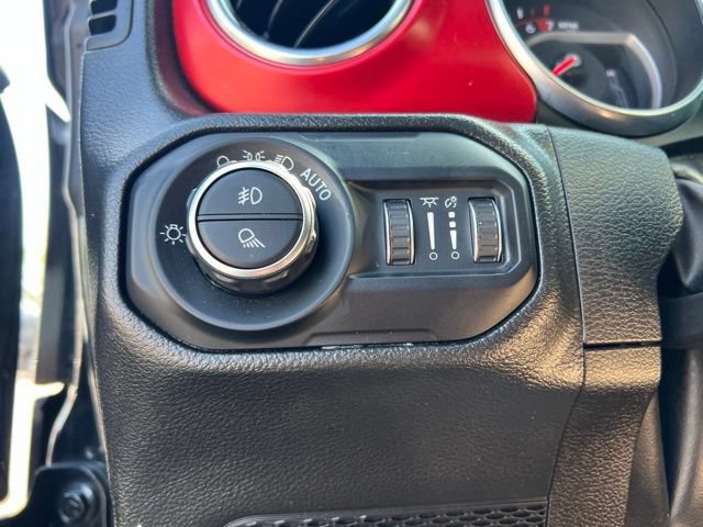Used 2022 Jeep Gladiator Rubicon w/ Cold Weather Group AWD/4WD image 10