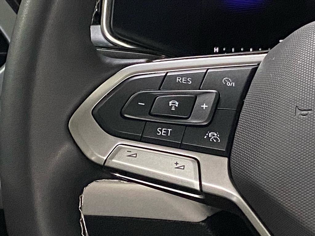 Used 2025 Volkswagen Taos SE image 8