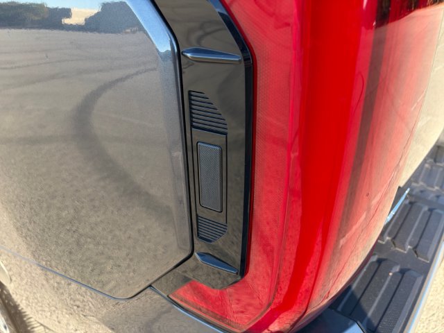 Used 2025 Toyota Tundra Limited AWD/4WD image 18