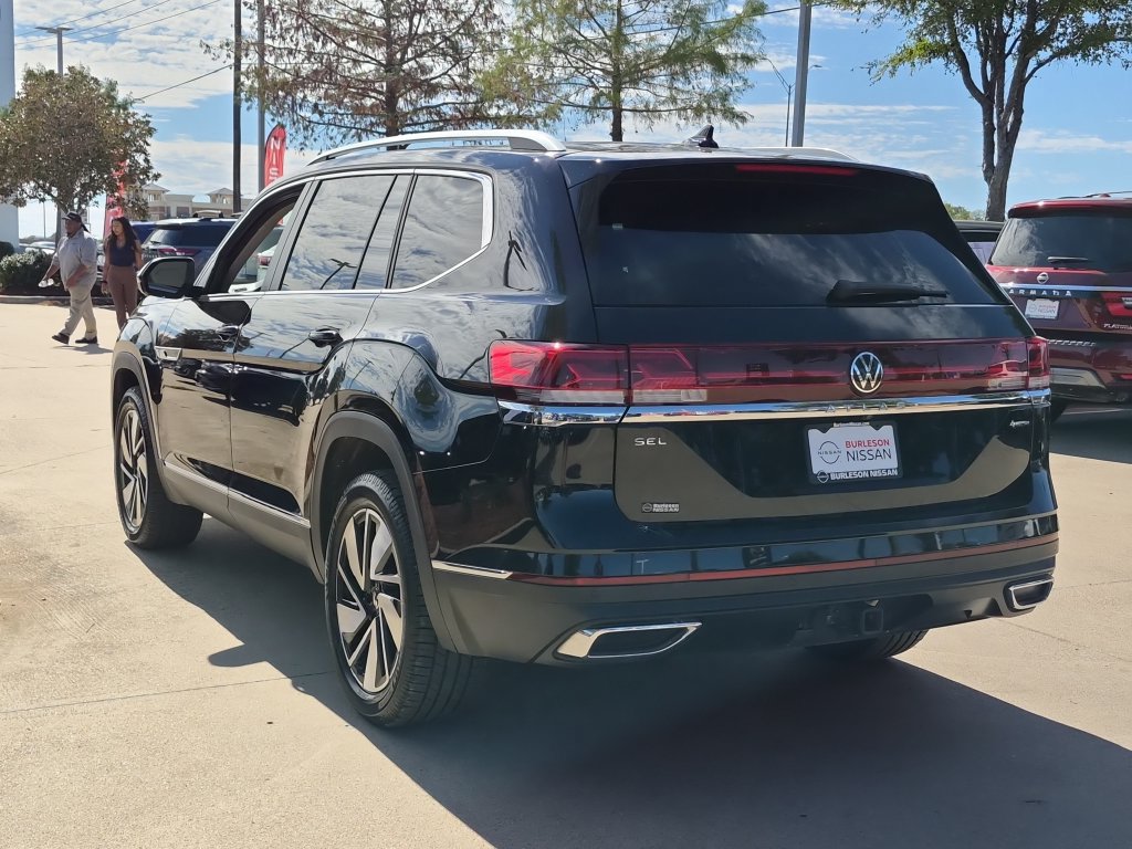 Used 2024 Volkswagen Atlas SEL AWD/4WD image 2