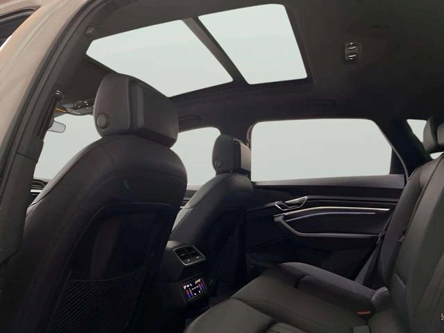 Used 2022 Audi e-tron Premium Plus w/ Premium Plus Package image 42
