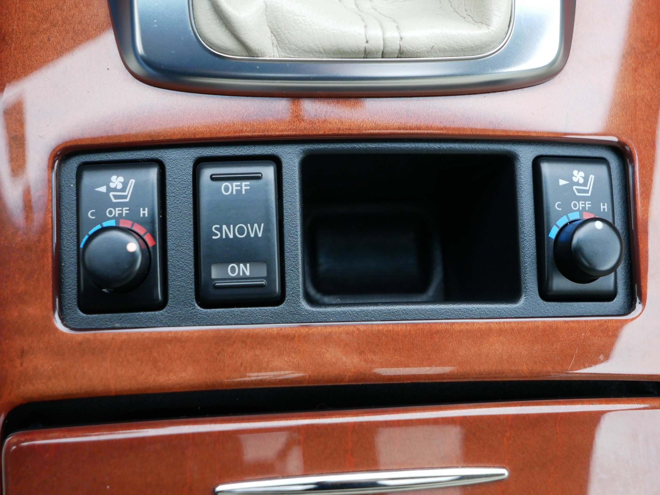 Used 2009 INFINITI FX35 AWD w/ Deluxe Touring Pkg image 28