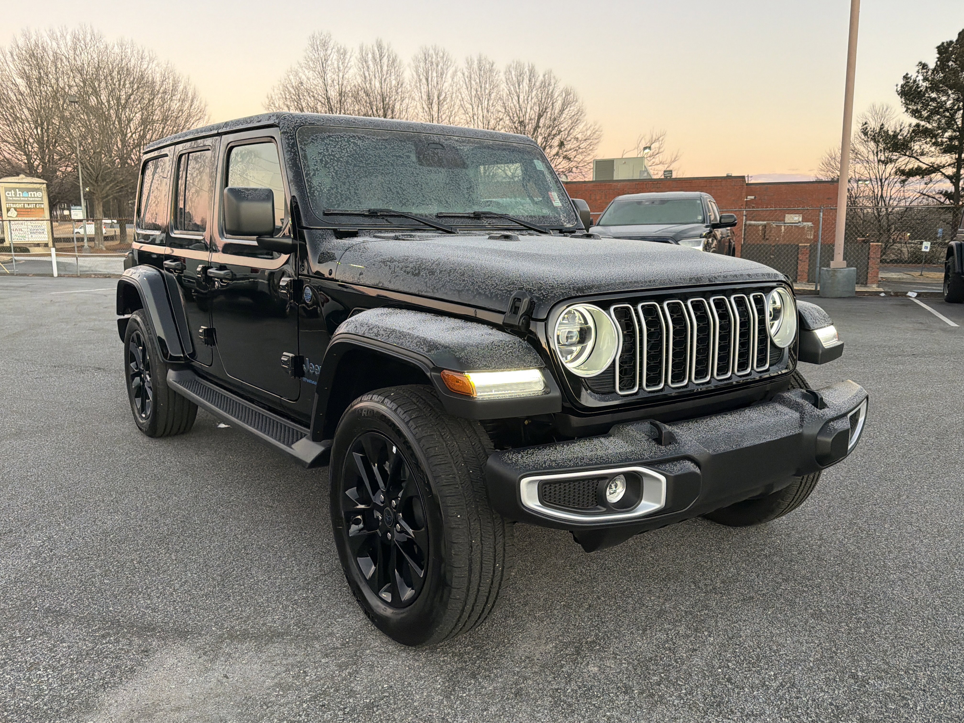 Used 2025 Jeep Wrangler Sahara image 4