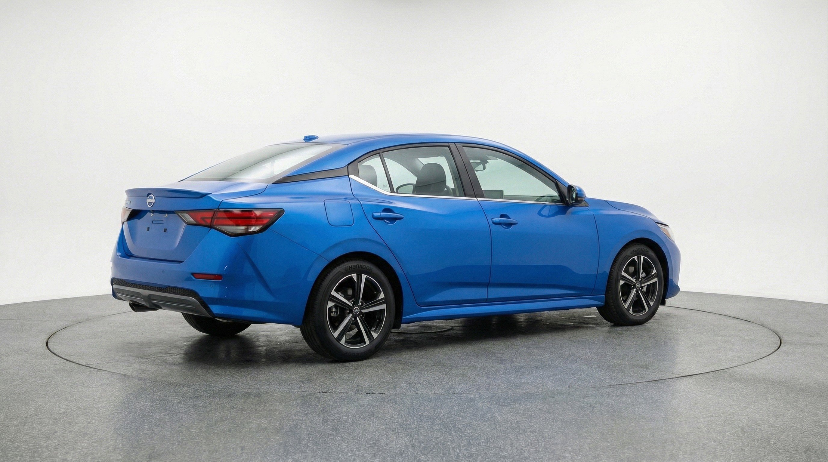 Used 2025 Nissan Sentra SV FWD image 9