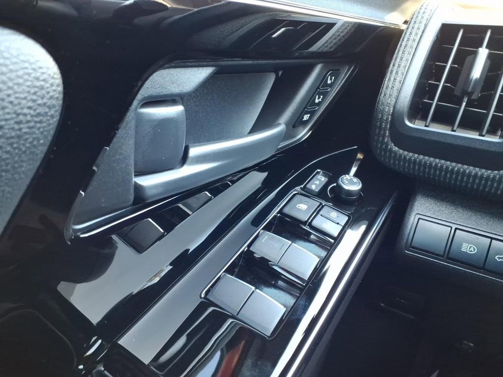 Certified 2023 Subaru Solterra AWD image 29