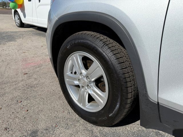 Used 2019 Chevrolet Trax LS w/ Tint and Cruise Package image 9