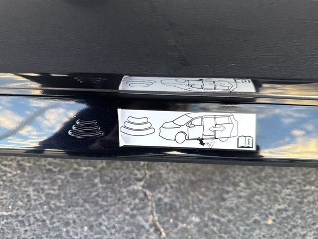 Used 2025 Toyota Sienna Limited image 7