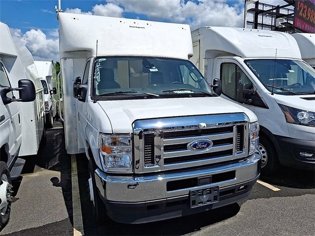 New 2024 Ford E-450 and Econoline 450 Super Duty w/ Driver's Safety Package RWD image 2
