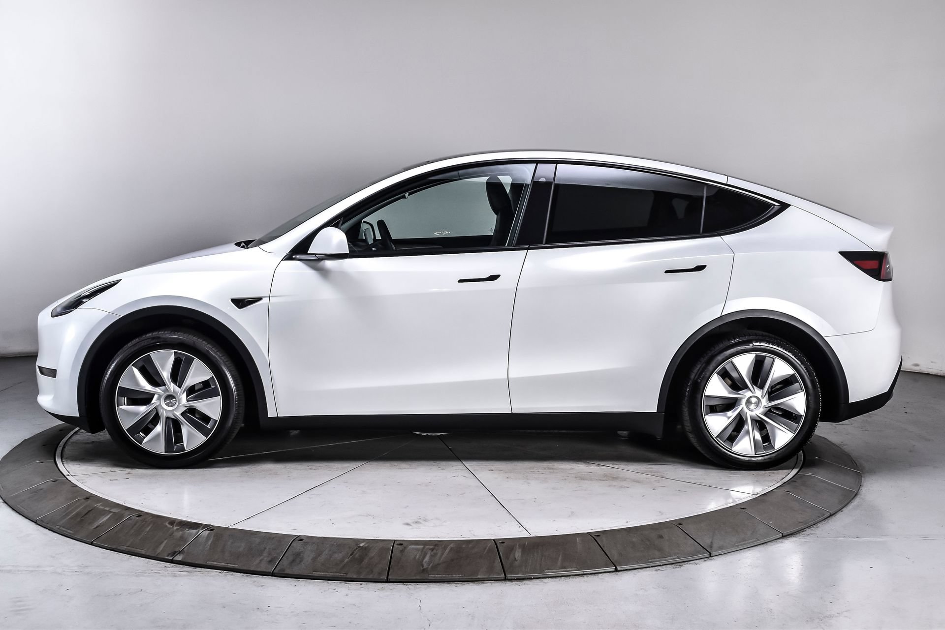 Used 2023 Tesla Model Y Long Range AWD/4WD image 3