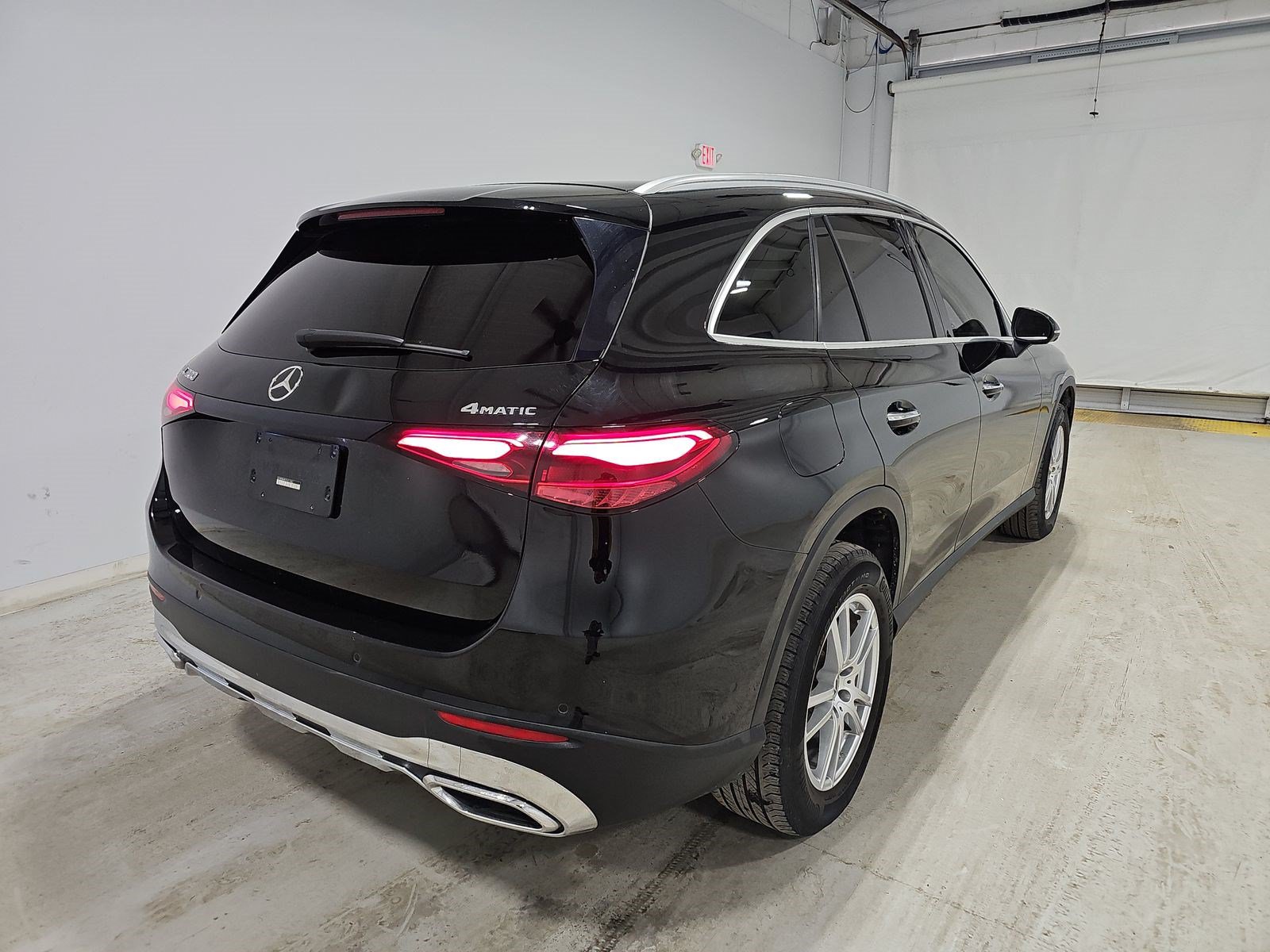 Used 2023 Mercedes-Benz GLC 300 4MATIC w/ Exclusive Trim Package image 6