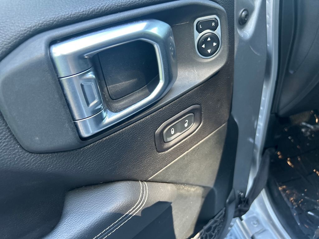 Used 2020 Jeep Wrangler Unlimited Sahara w/ LED Lighting Group AWD/4WD image 14