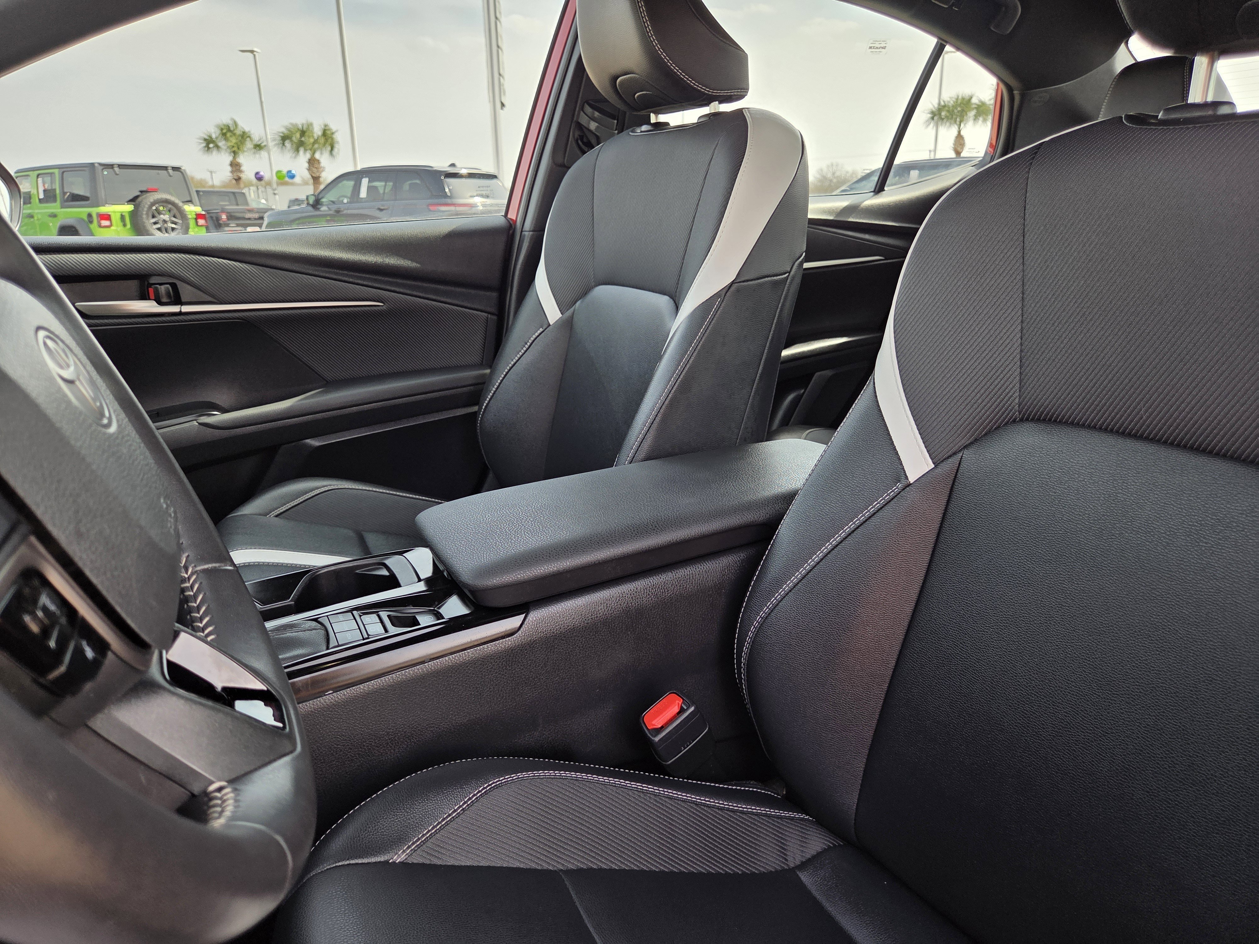 Used 2025 Toyota Camry SE image 25