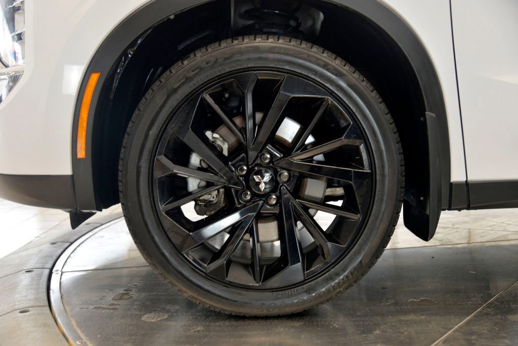 Used 2023 Mitsubishi Outlander SE Black Edition image 10