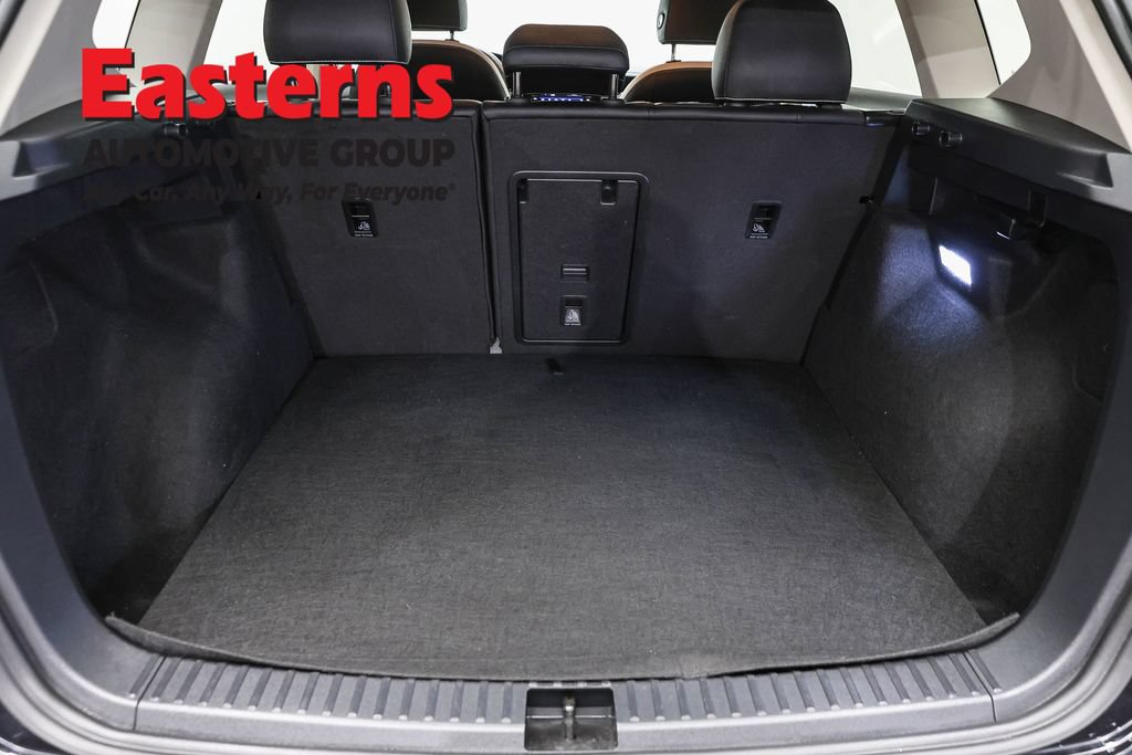 Used 2025 Volkswagen Taos SE AWD/4WD image 9