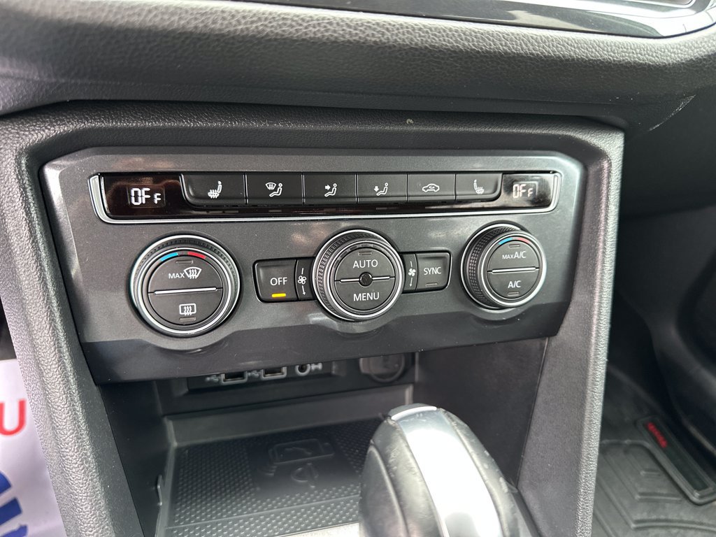 Used 2020 Volkswagen Tiguan SE AWD/4WD image 16