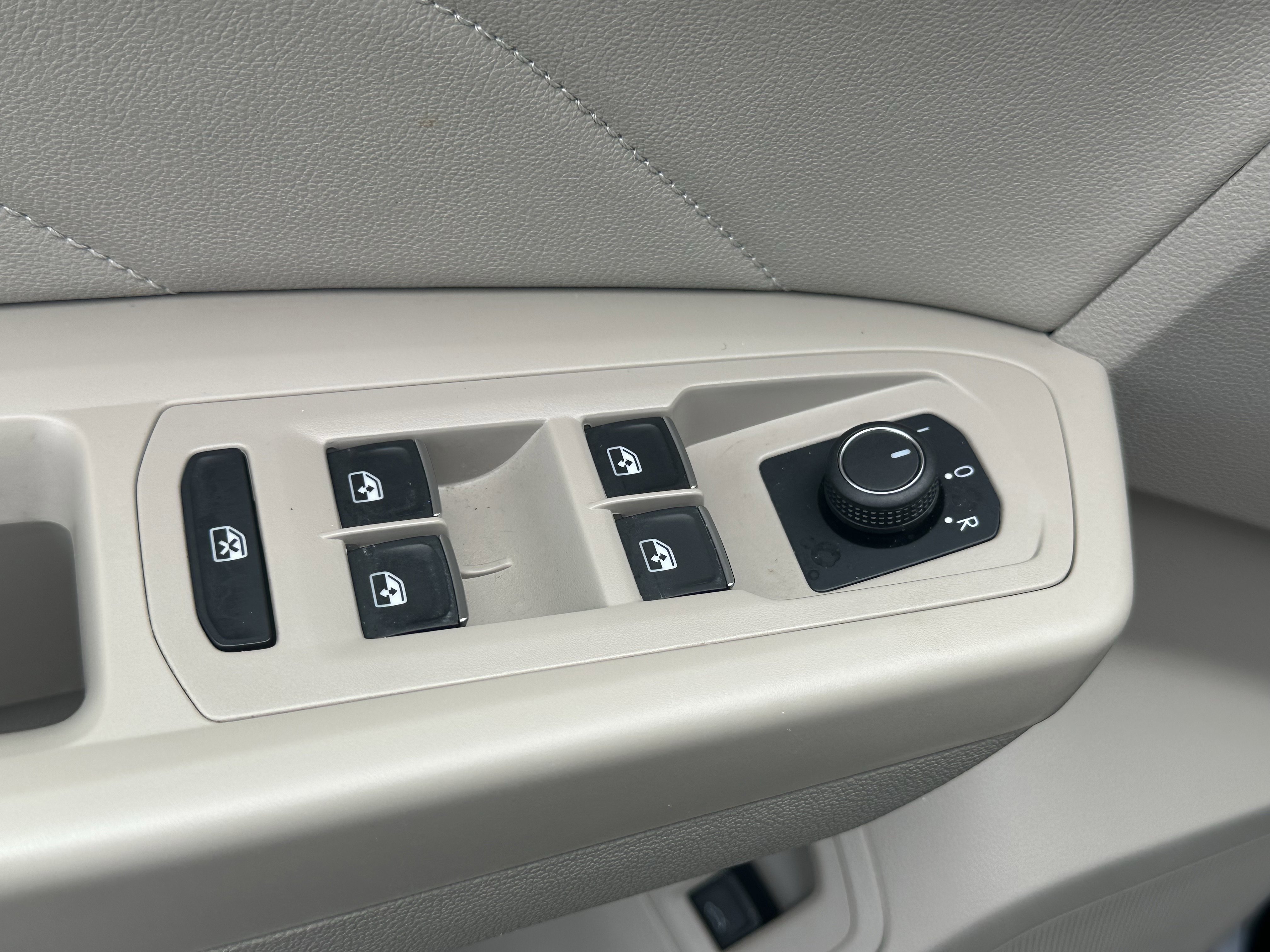 Used 2022 Volkswagen Atlas SE w/ Black Wheel Package image 15