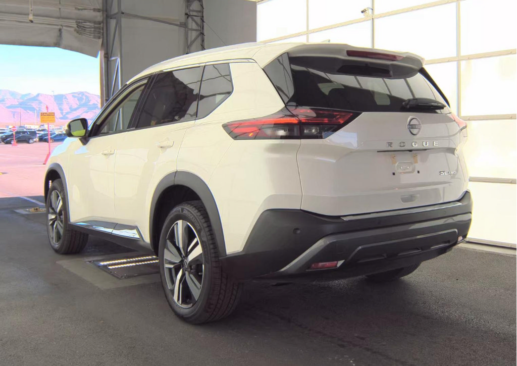 Used 2023 Nissan Rogue SL AWD/4WD image 2