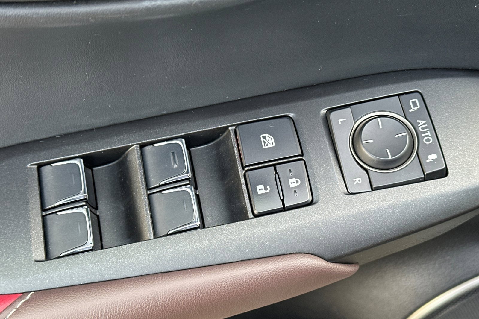 Used 2018 Lexus NX 300h AWD image 15