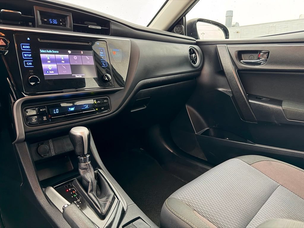 Used 2018 Toyota Corolla LE FWD image 35