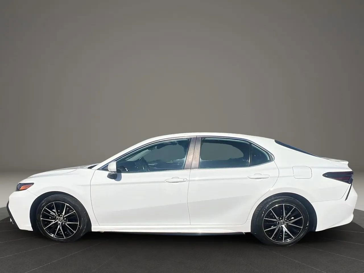 Used 2023 Toyota Camry SE image 8