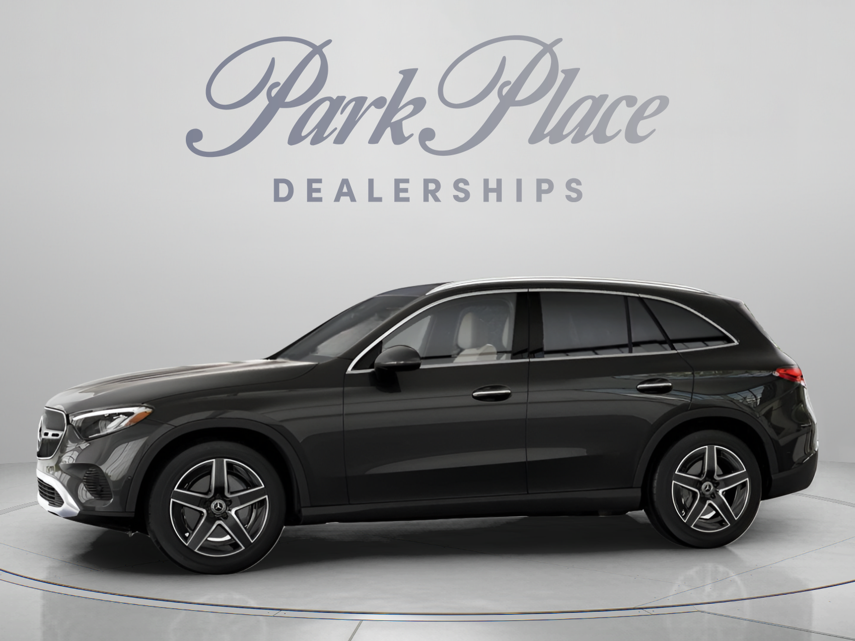Used 2026 Mercedes-Benz GLC 300 image 4