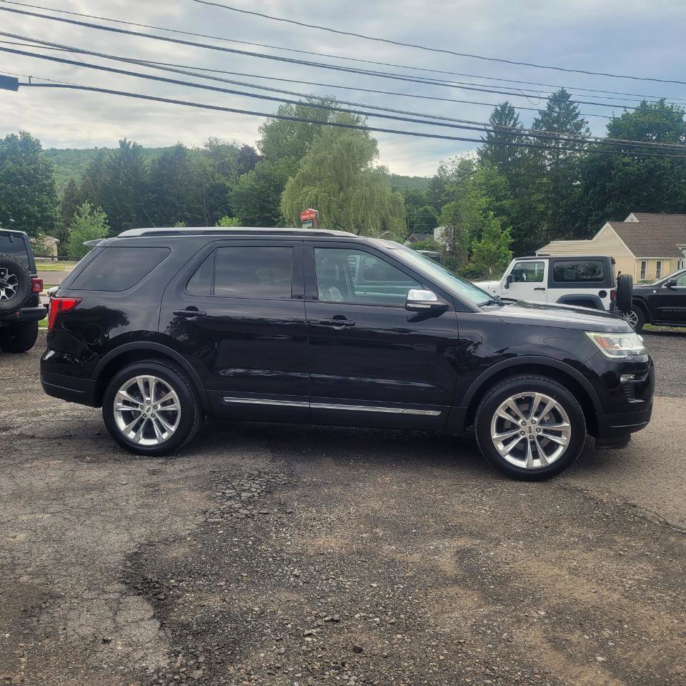Used 2019 Ford Explorer XLT w/ Equipment Group 202A AWD/4WD image 9