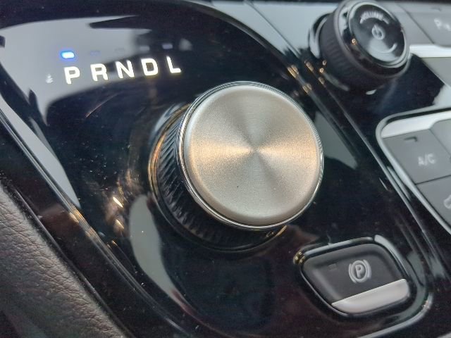 Used 2025 Chrysler Pacifica Limited image 21