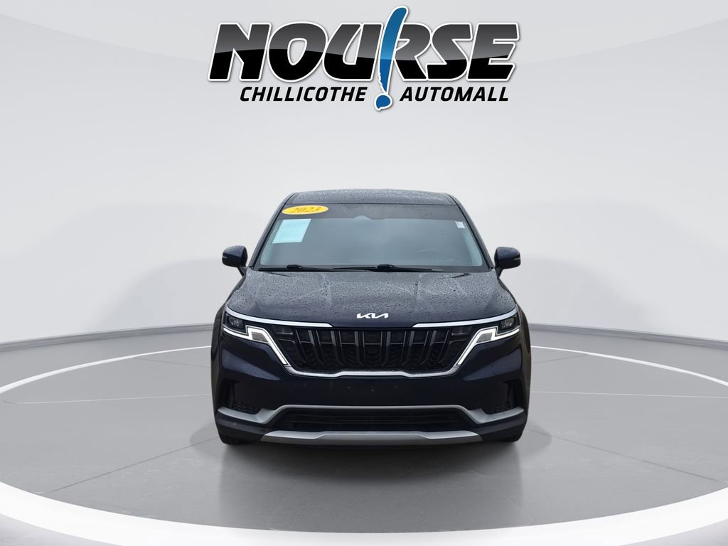 Used 2023 Kia Carnival LX FWD image 3