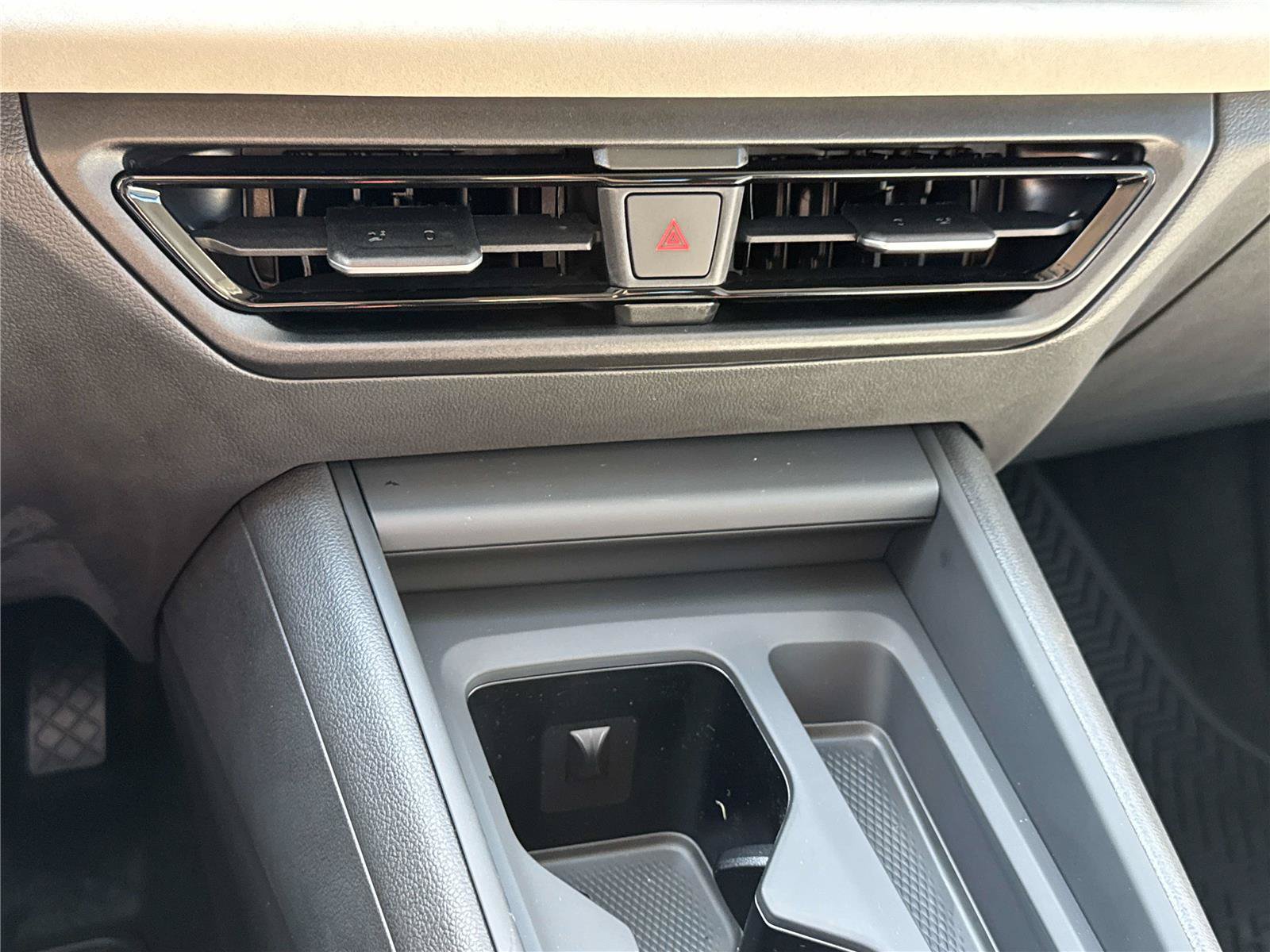 New 2026 Volkswagen Tiguan SE FWD image 22