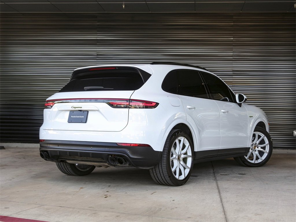 Certified 2023 Porsche Cayenne Platinum Edition image 7