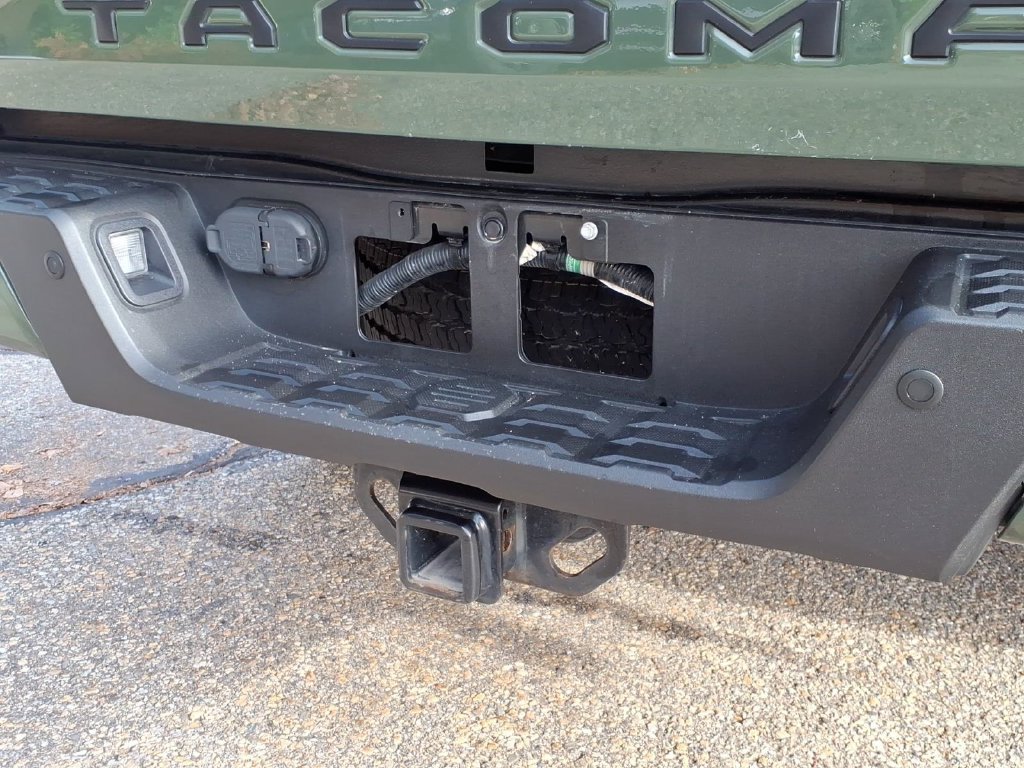 Used 2021 Toyota Tacoma TRD Off-Road w/ TRD Premium Off Road Package AWD/4WD image 11