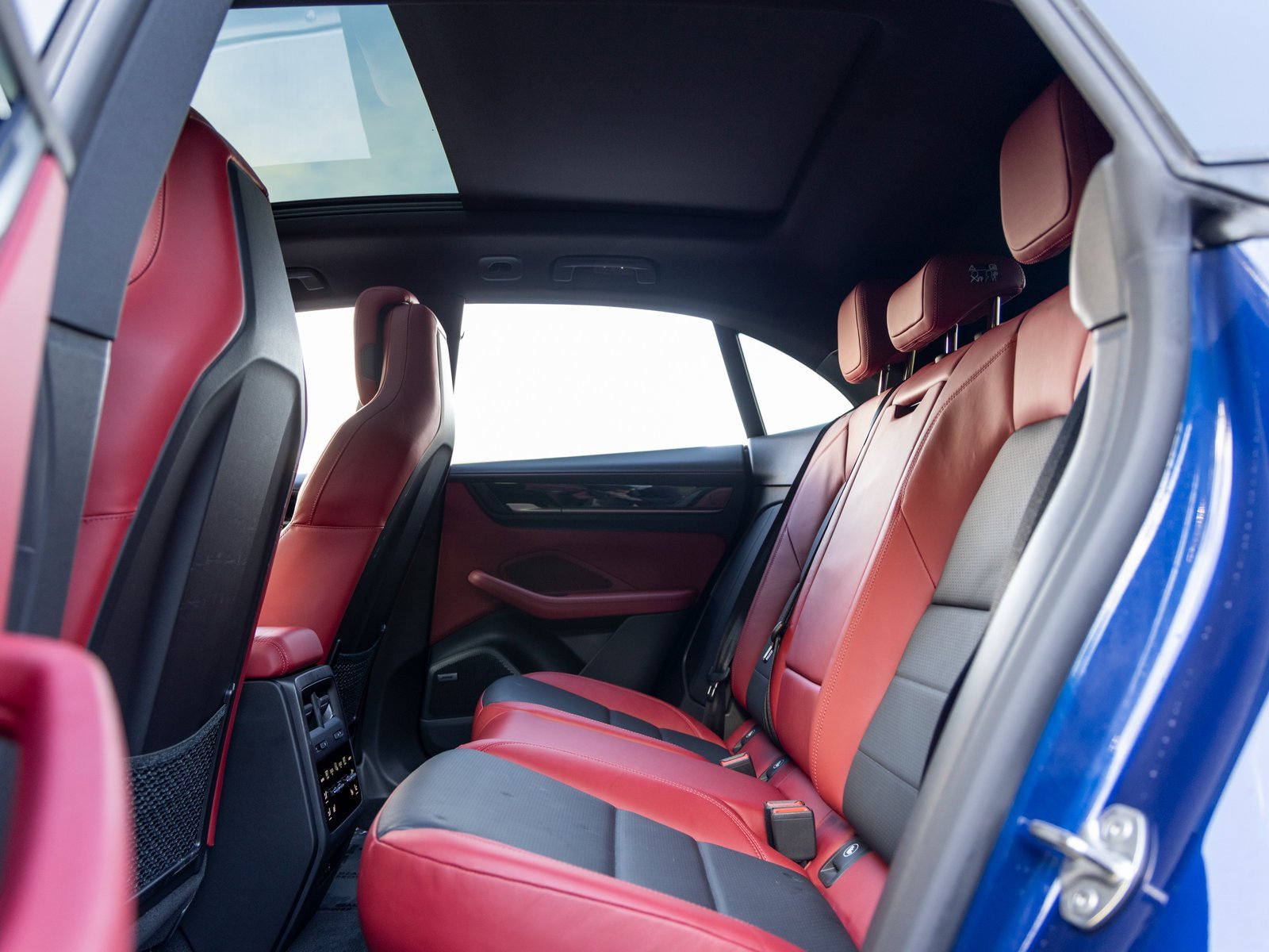 Certified 2024 Porsche Macan 4 Electric image 41