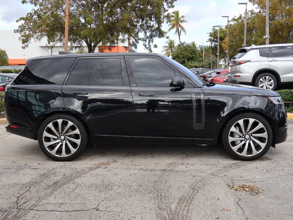 Used 2023 Land Rover Range Rover SE image 23