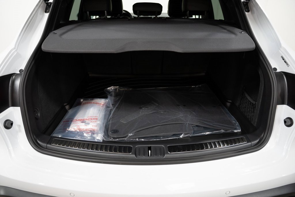 Used 2024 Porsche Macan image 12