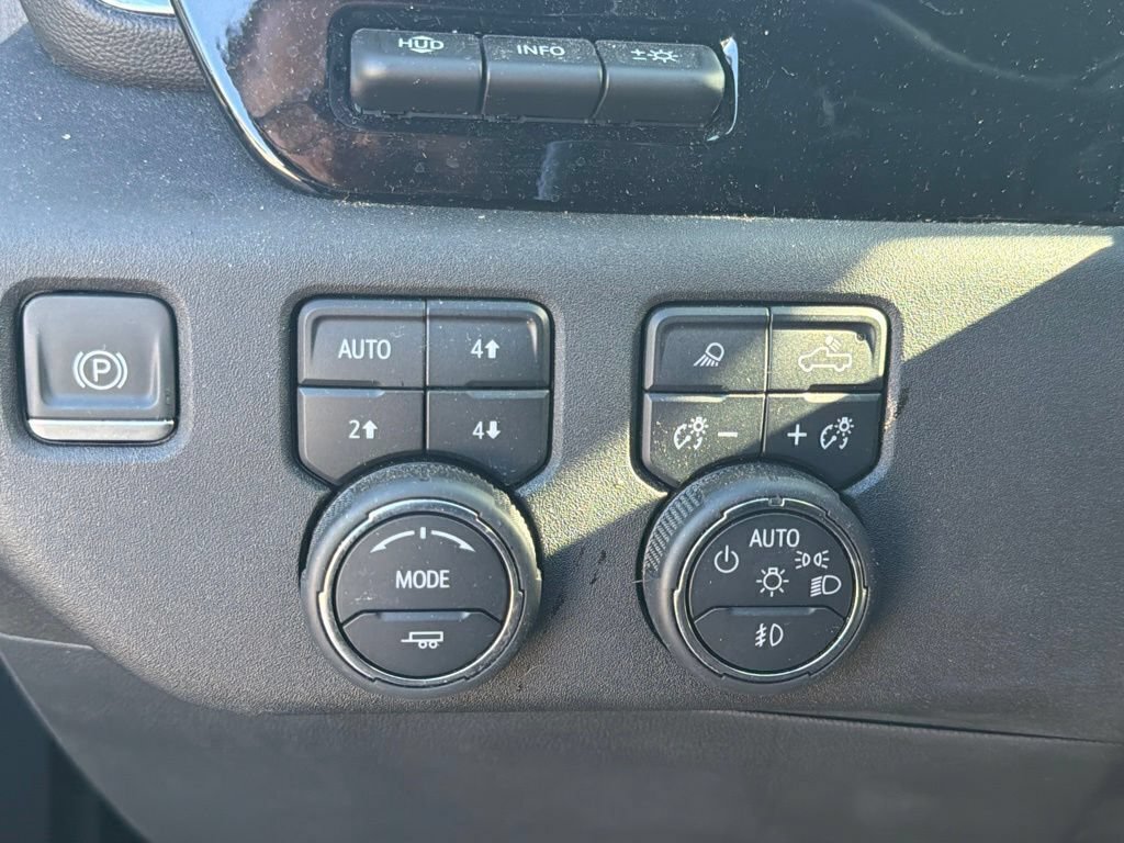 Used 2024 Chevrolet Silverado 1500 High Country w/ High Country Premium Package AWD/4WD image 16