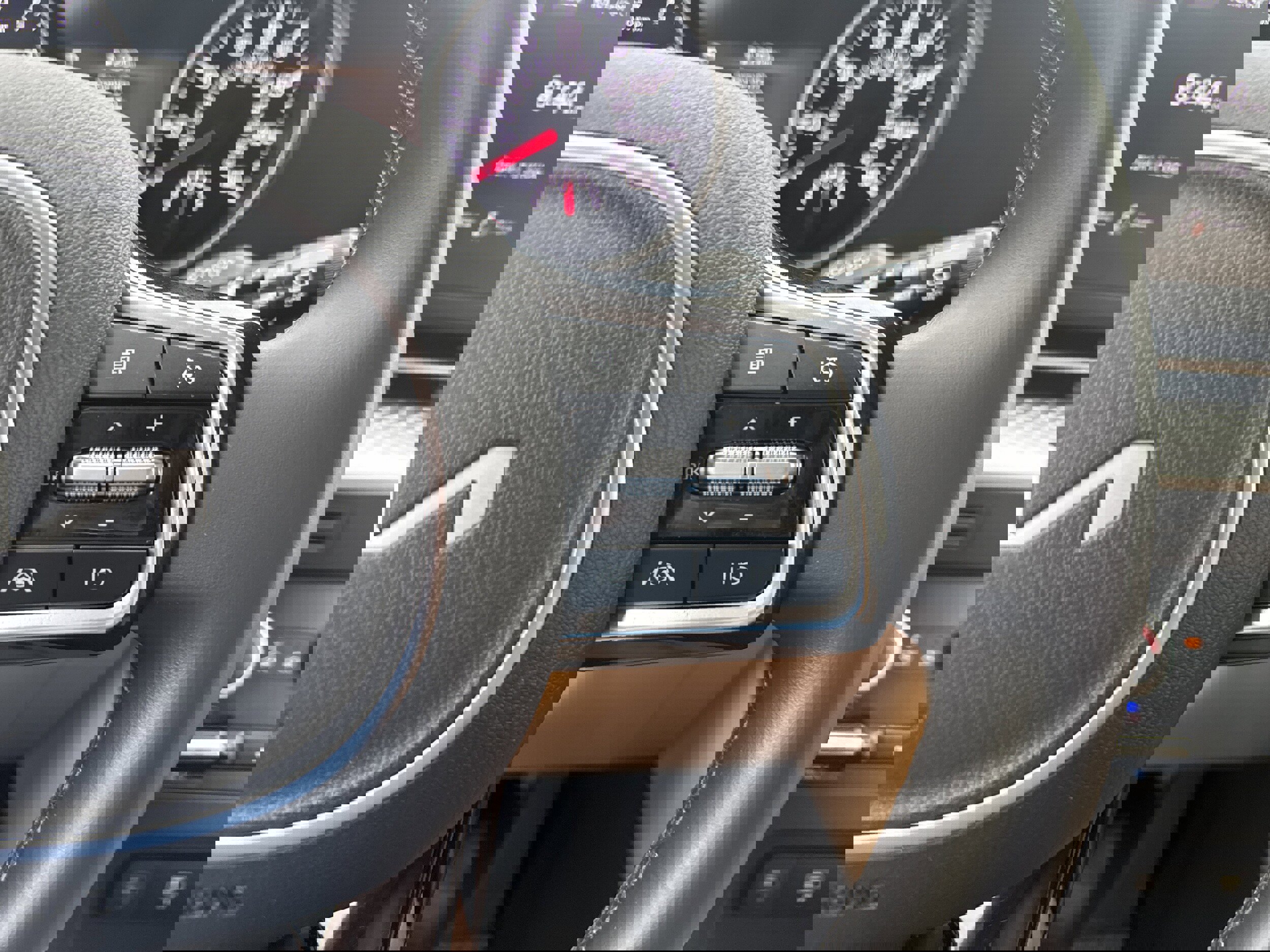 Used 2024 Kia Carnival LX image 25