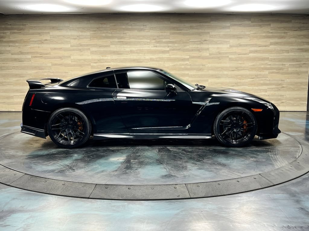 Used 2019 Nissan GT-R Premium w/ Premium Interior Package AWD/4WD image 21