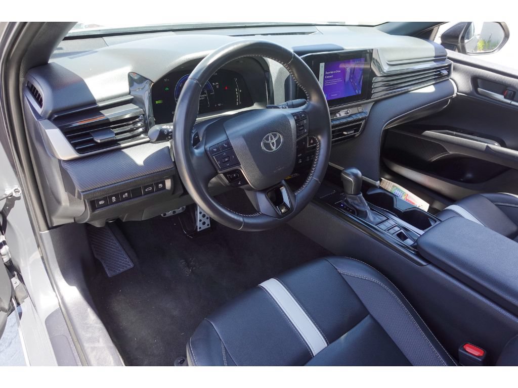 Used 2025 Toyota Camry SE FWD image 10
